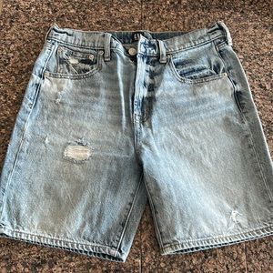 GAP 6 inch jean short